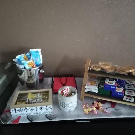 Emmanueli65 Fronte Clinica Per 5 Matrimoniale 2 Singoli 1 Divano Letto Piacenza Buitenkant foto