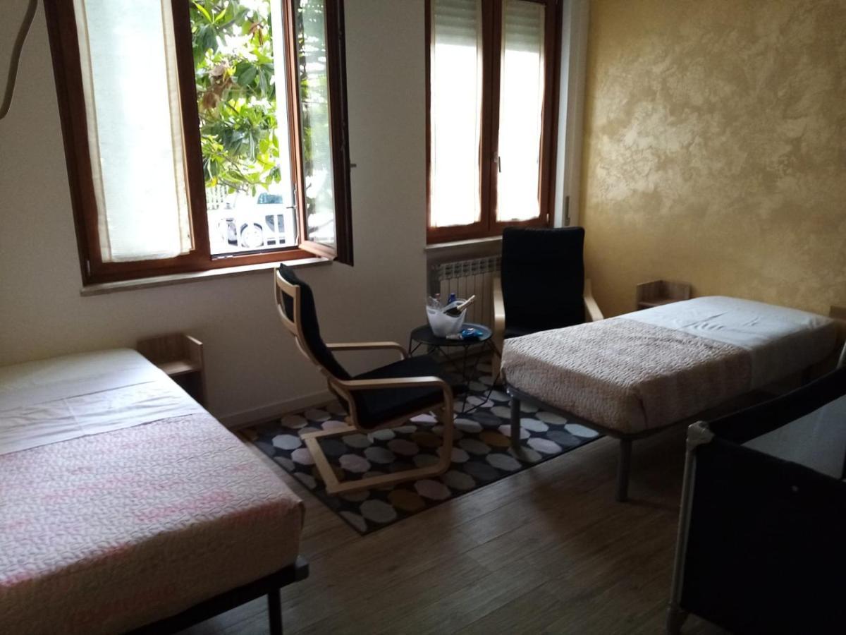 Emmanueli65 Fronte Clinica Per 5 Matrimoniale 2 Singoli 1 Divano Letto Piacenza Buitenkant foto