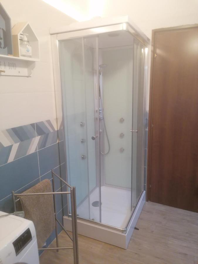 Emmanueli65 Fronte Clinica Per 5 Matrimoniale 2 Singoli 1 Divano Letto Piacenza Buitenkant foto