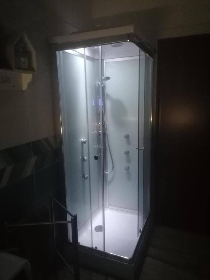 Emmanueli65 Fronte Clinica Per 5 Matrimoniale 2 Singoli 1 Divano Letto Piacenza Buitenkant foto