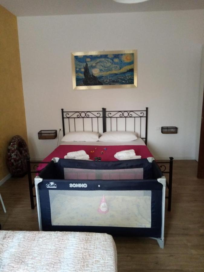 Emmanueli65 Fronte Clinica Per 5 Matrimoniale 2 Singoli 1 Divano Letto Piacenza Buitenkant foto