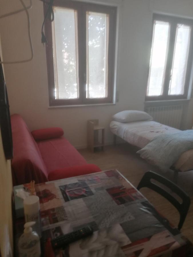 Emmanueli65 Fronte Clinica Per 5 Matrimoniale 2 Singoli 1 Divano Letto Piacenza Buitenkant foto