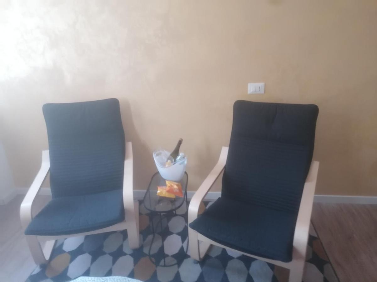 Emmanueli65 Fronte Clinica Per 5 Matrimoniale 2 Singoli 1 Divano Letto Piacenza Buitenkant foto