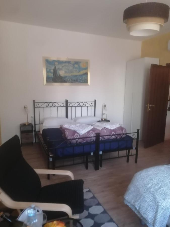 Emmanueli65 Fronte Clinica Per 5 Matrimoniale 2 Singoli 1 Divano Letto Piacenza Buitenkant foto